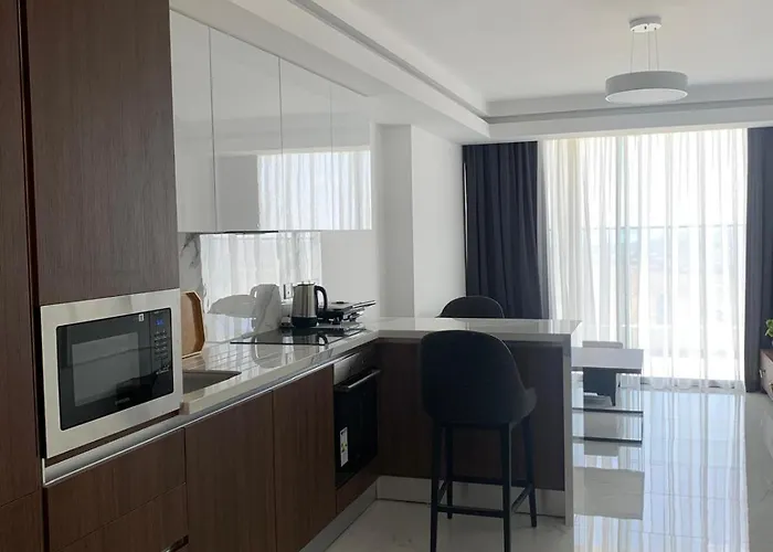 Grand Shapphire 4 Sea View 아파트 파라림니