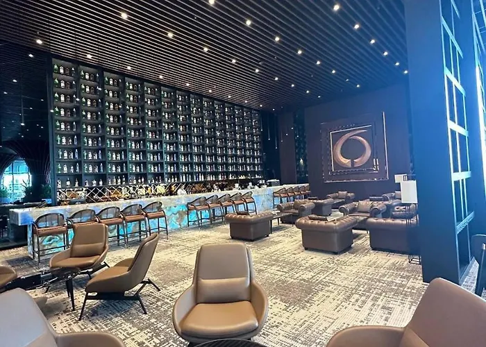 Grand Shapphire 4 Sea View 아파트 파라림니